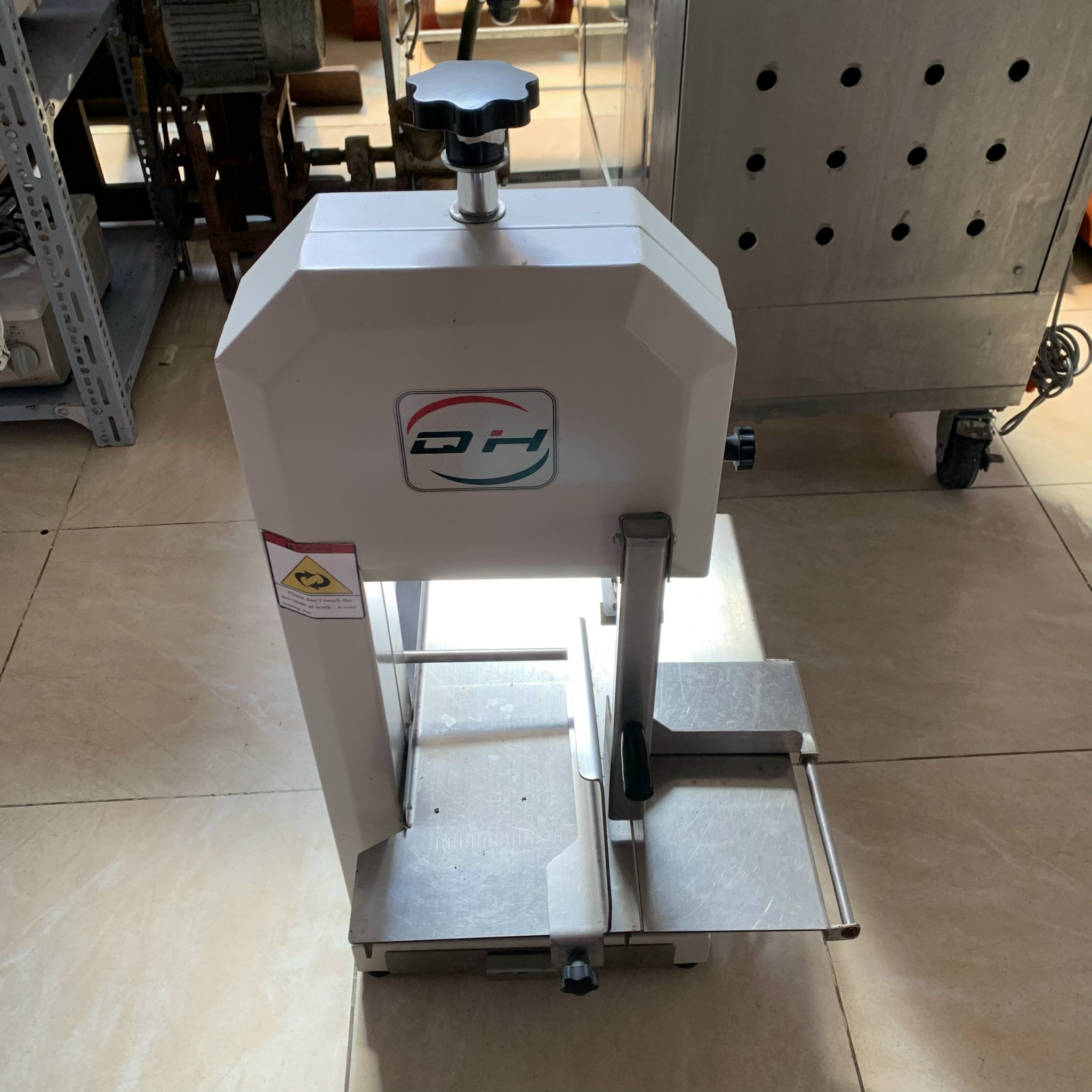 Máy cắt thịt đông