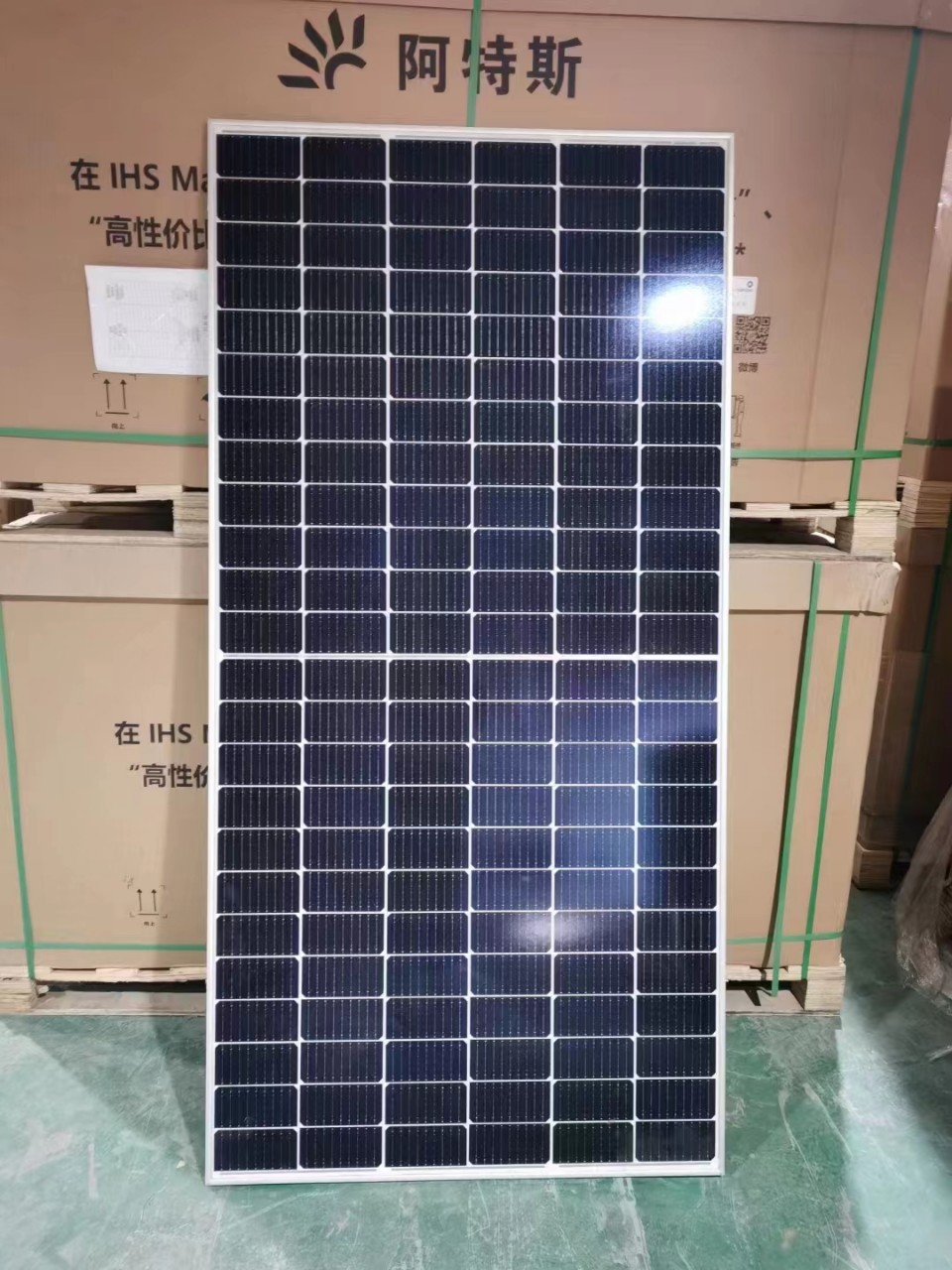 Tấm pin quang điện mặt trời Canadian Solar 700w 705w