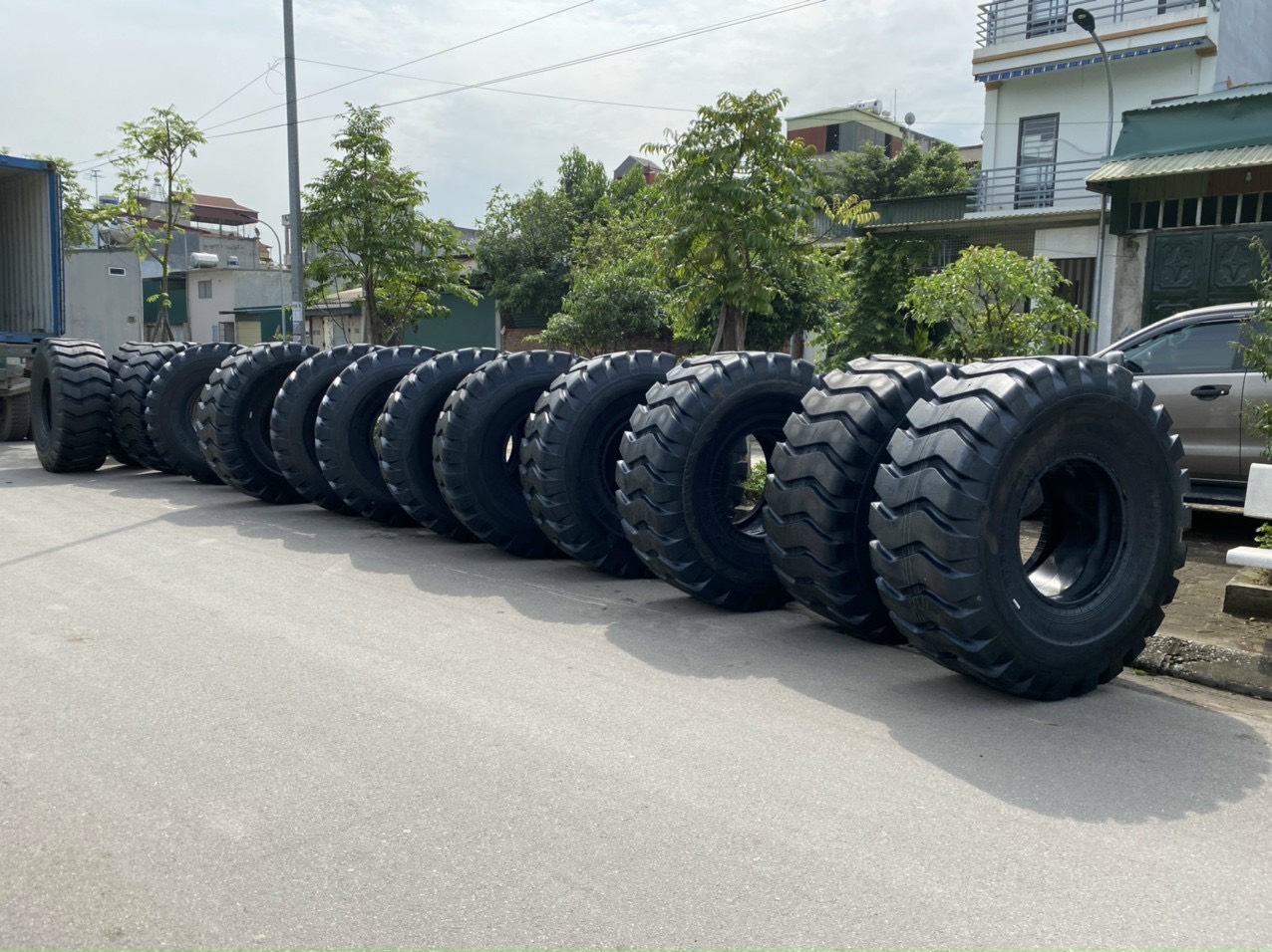 BÁN LỐP MÁY XÚC LẬT LIUGONG, XCMG, SDLG, CHANGLIN .... BÁN LỐP MÁY XÚC LẬT LIUGONG, XCMG, SDLG, CHANGLIN ....