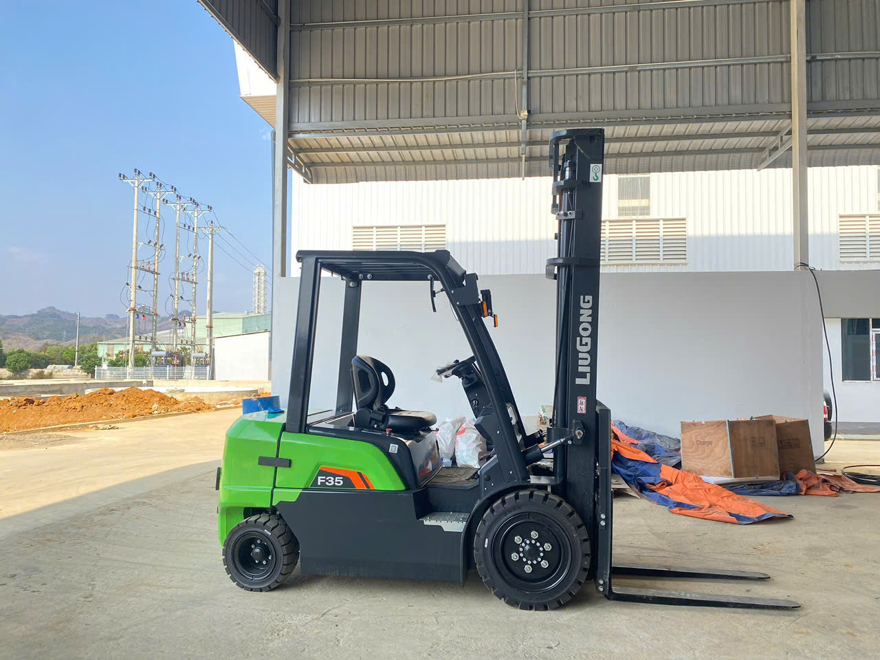 cho-thue-xe-nang-hang-gia-tot-lien-he-0973436246