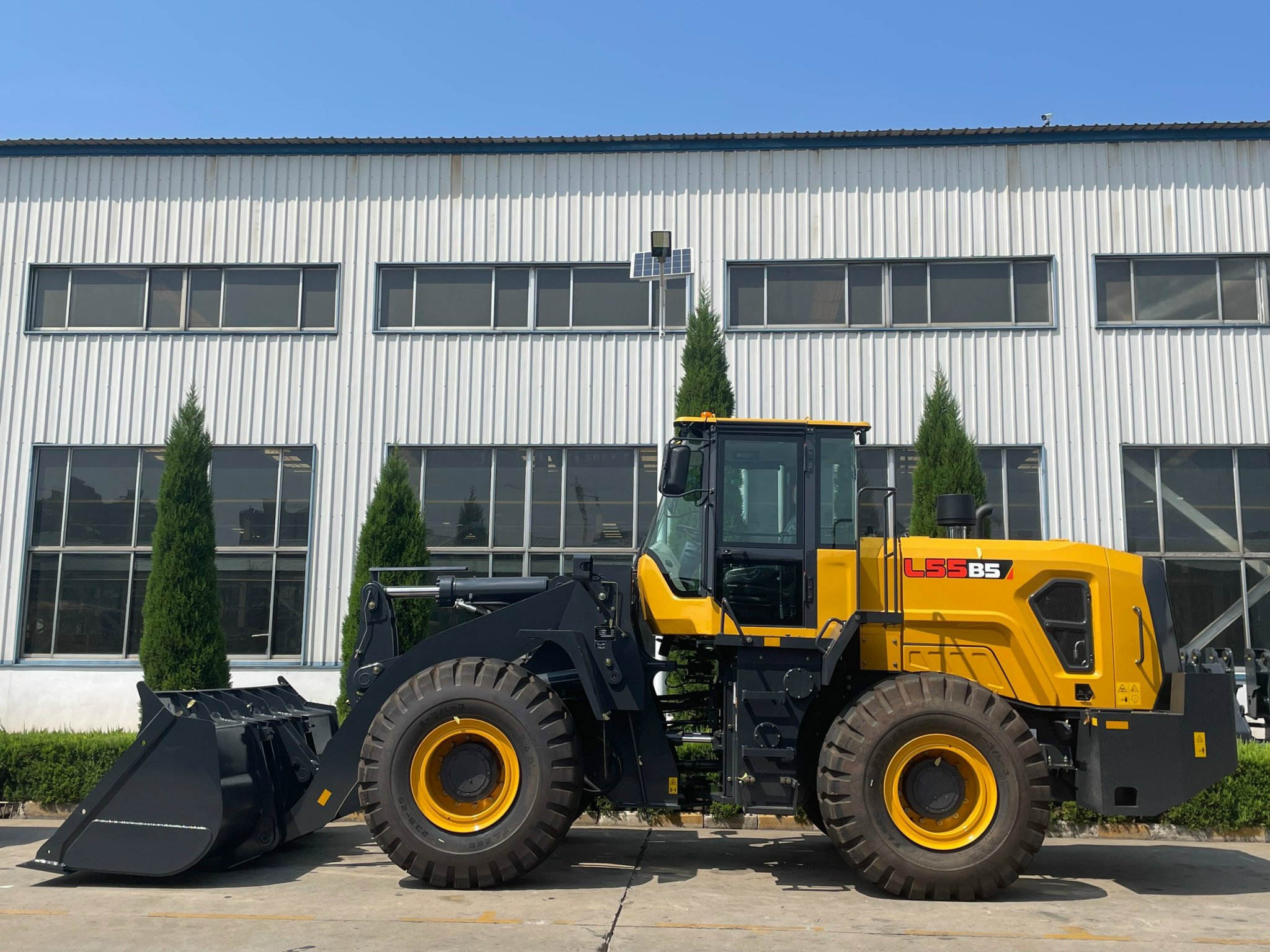may-xuc-lat-gau-3-2m3-shantui-l55-b5