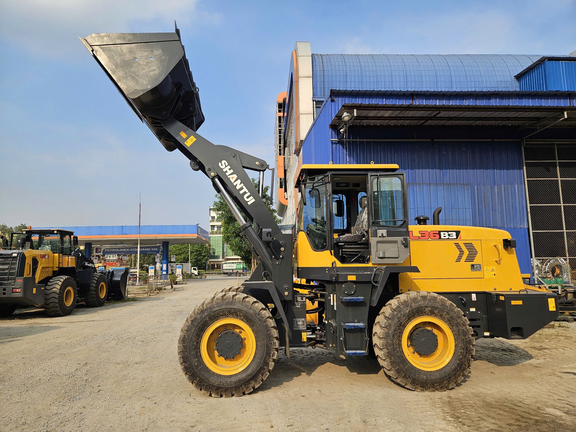 may-xuc-lat-shantui-gau-2-2m3-l36-b3