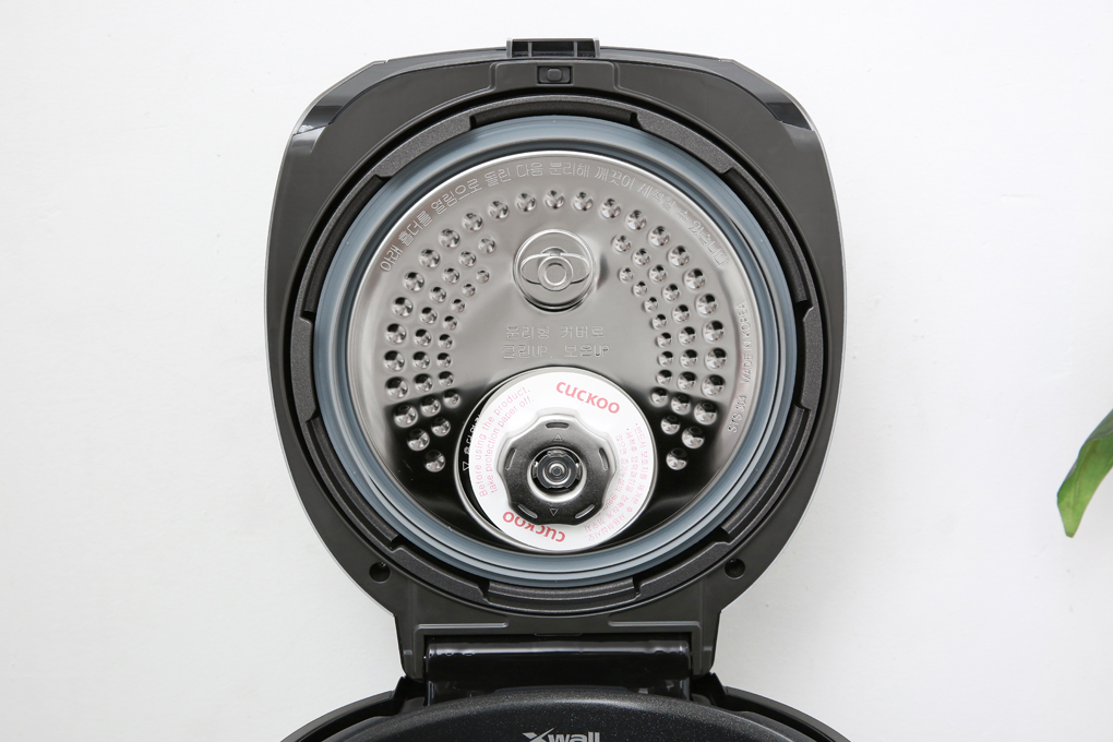 Nồi cơm điện tử áp suất cao tần cao cấp Cuckoo CRP-CHSS1009FN 1.8L Hàn Quốc