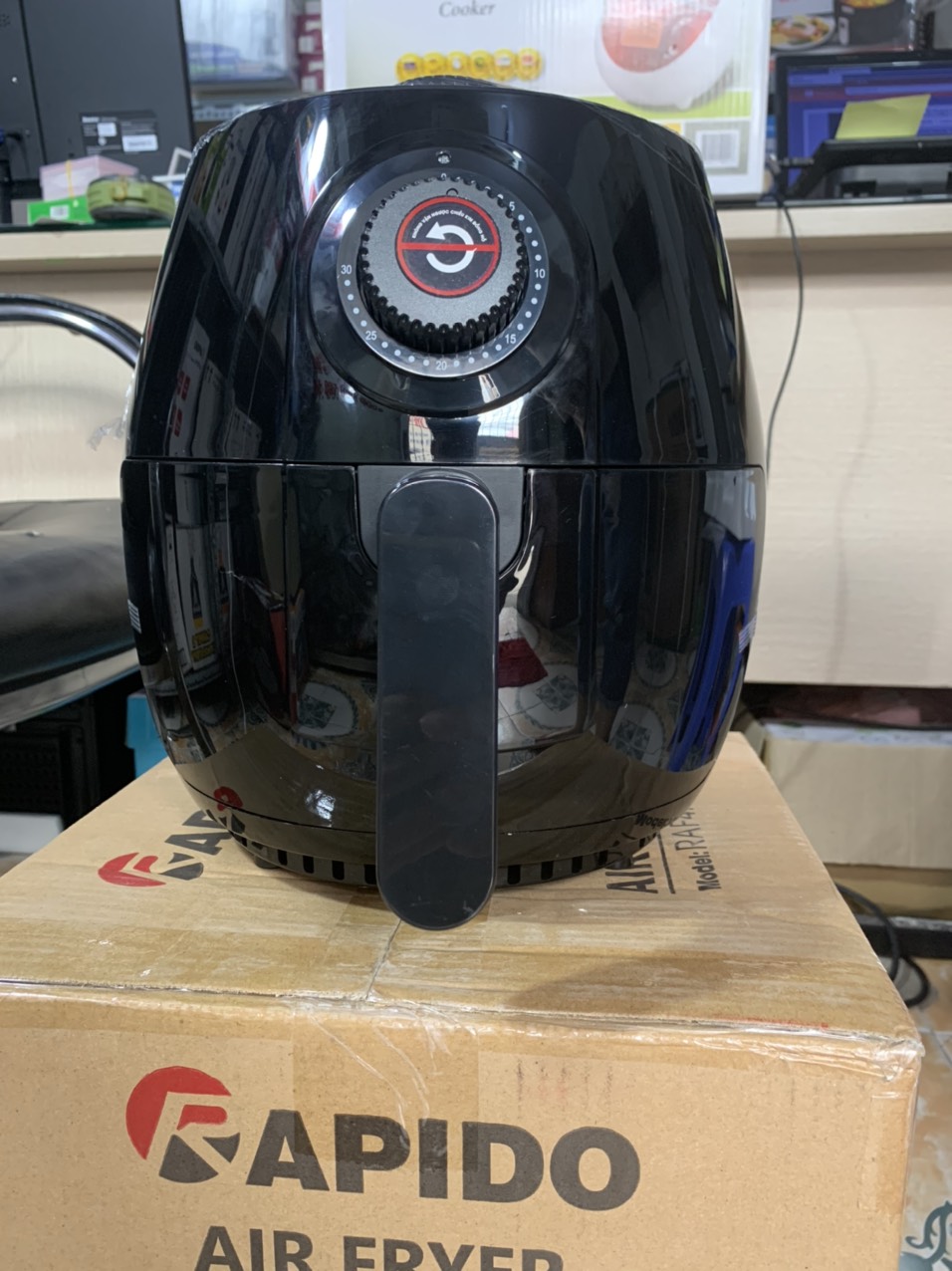 Nồi chiên không dầu Rapido RAF4.0M 4 lít