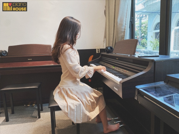 Hướng dẫn tư thế ngồi đàn Piano đẹp và chuẩn xác