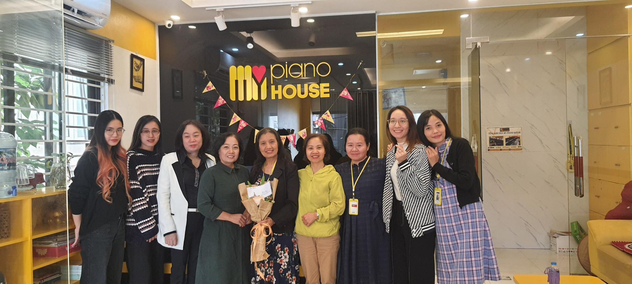 KHÓA HỌC PIANO NGƯỜI GIÀ GIÁ RẺ - NGƯỜI BẠN ĐỒNG HÀNH TUỔI XẾ CHIỀU