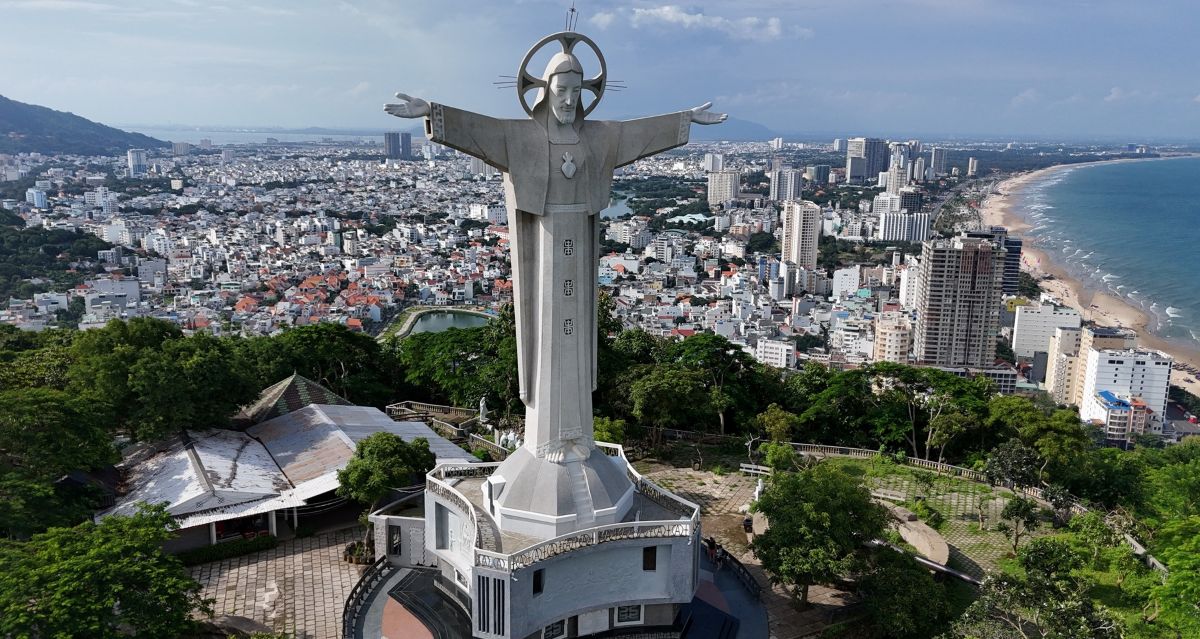 Christ the King statue overlooking Vung Tau beach