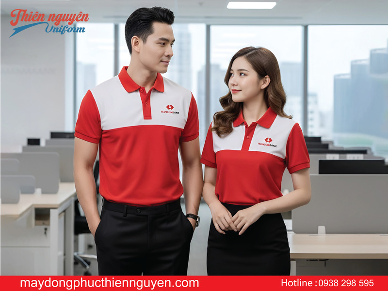 mẫu áo thun đồng phục màu đỏ phối trắng ngân hàng Techcombank