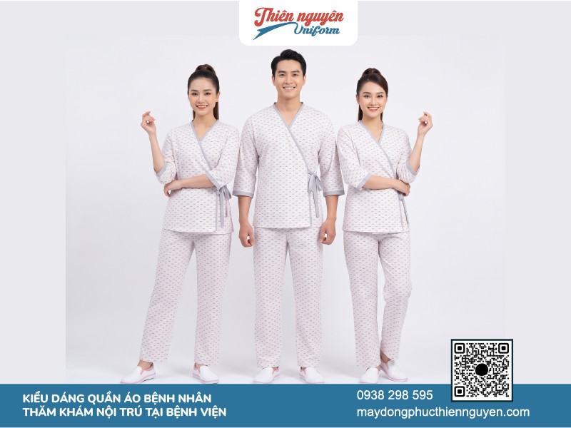 Mẫu quần áo bệnh nhân dạng vạt chéo họa tiết nổi bật trên nền vải trắng