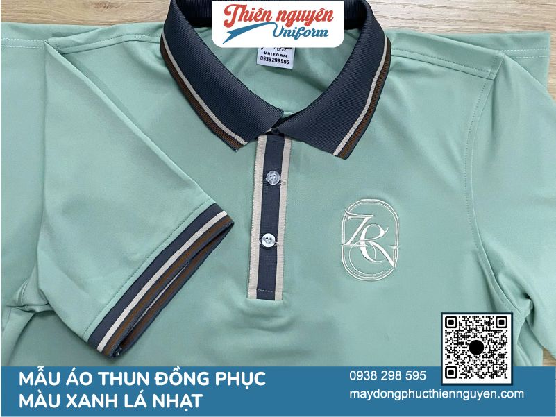 Mẫu áo thun đồng phục cổ trụ màu xanh nhạt tươi sáng, logo được thêu rõ nét