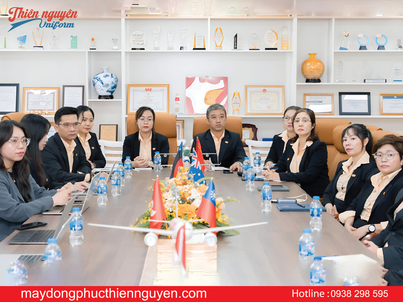 Mẫu đồng phục công sở thực tế từ CMU Logistics