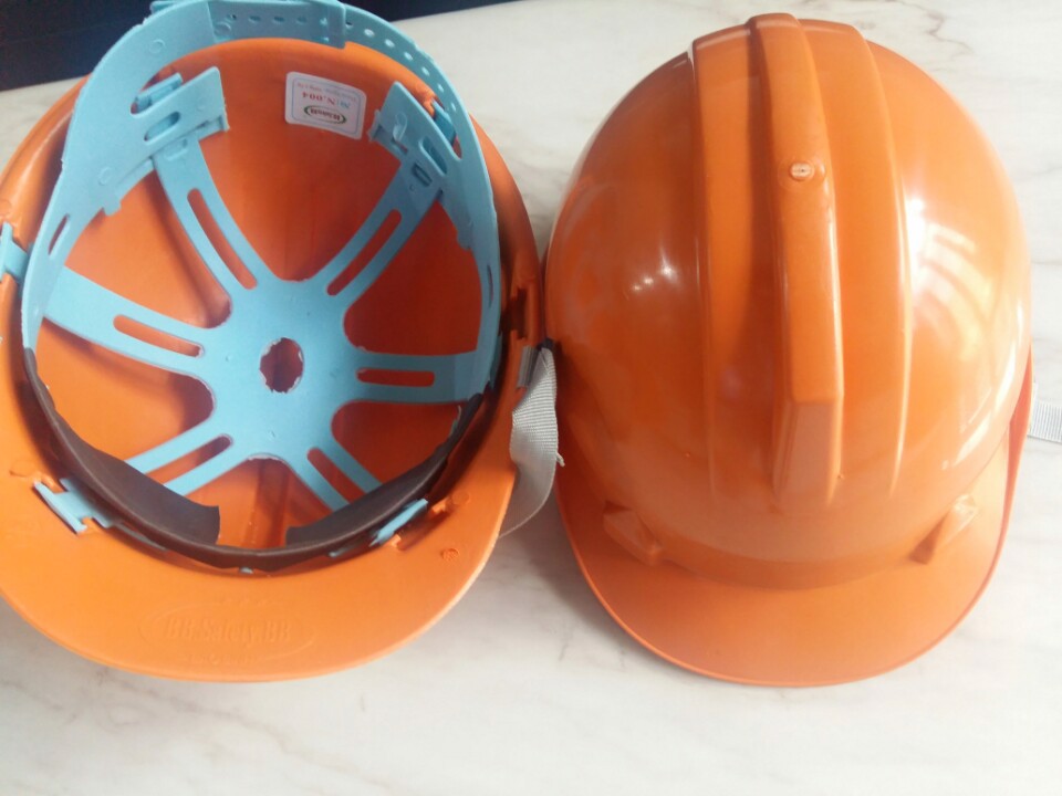 nón bảo hộ hỗ trợ người đeo