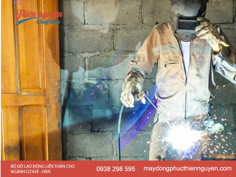 Mẫu quần áo liền thân bảo hộ lao động dành riêng cho ngành cơ khí- hàn