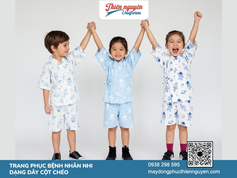 Đồng phục bệnh nhân khoa nhi kiểu áo vạt chéo buộc dây kết kết hợp với quần ngắn