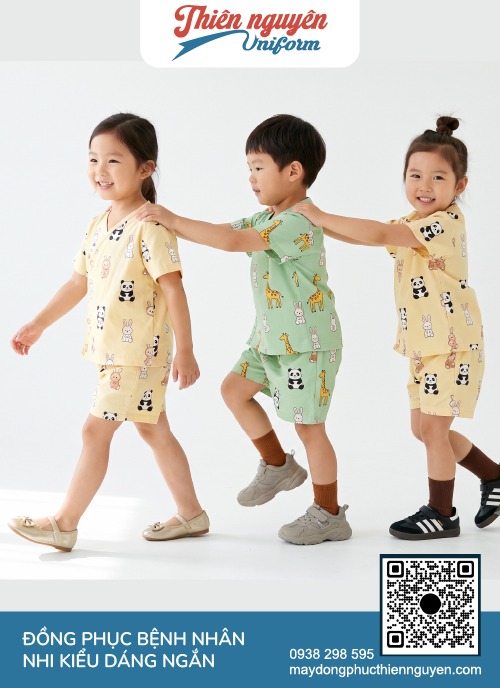 Mẫu đồng phục bệnh nhân nhi kiểu dáng ngắn có họa tiết