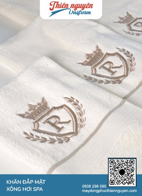 Mẫu khăn xông hơi spa màu trắng thêu logo