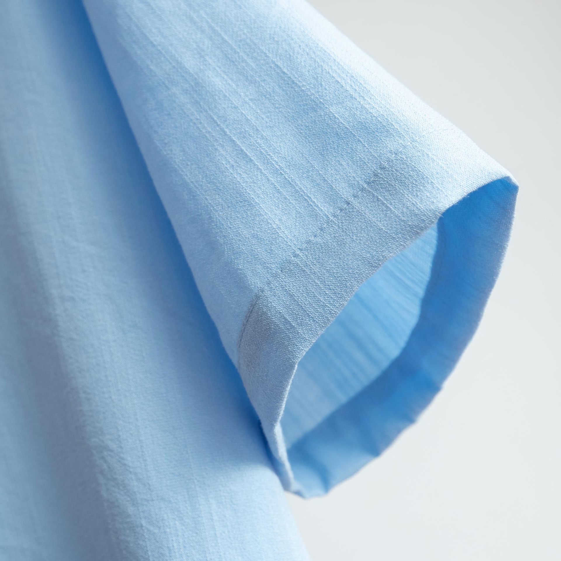 Áo thun nam ngắn tay vải đũi linen xước, thiết kế cổ V, form regular VNeck AMANLAB