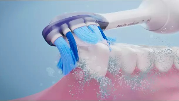 Công nghệ Sonicare Fluid Action – Làm sạch sâu nhưng vẫn dịu nhẹ