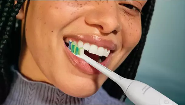 Làm quen dễ dàng với bàn chải điện