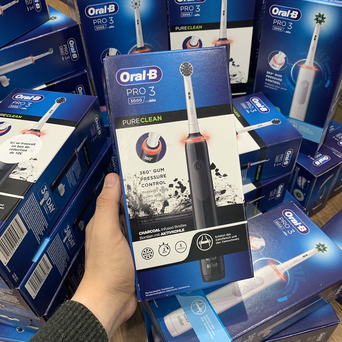 Ban chai dien Oral B Pro 3 3000 Den