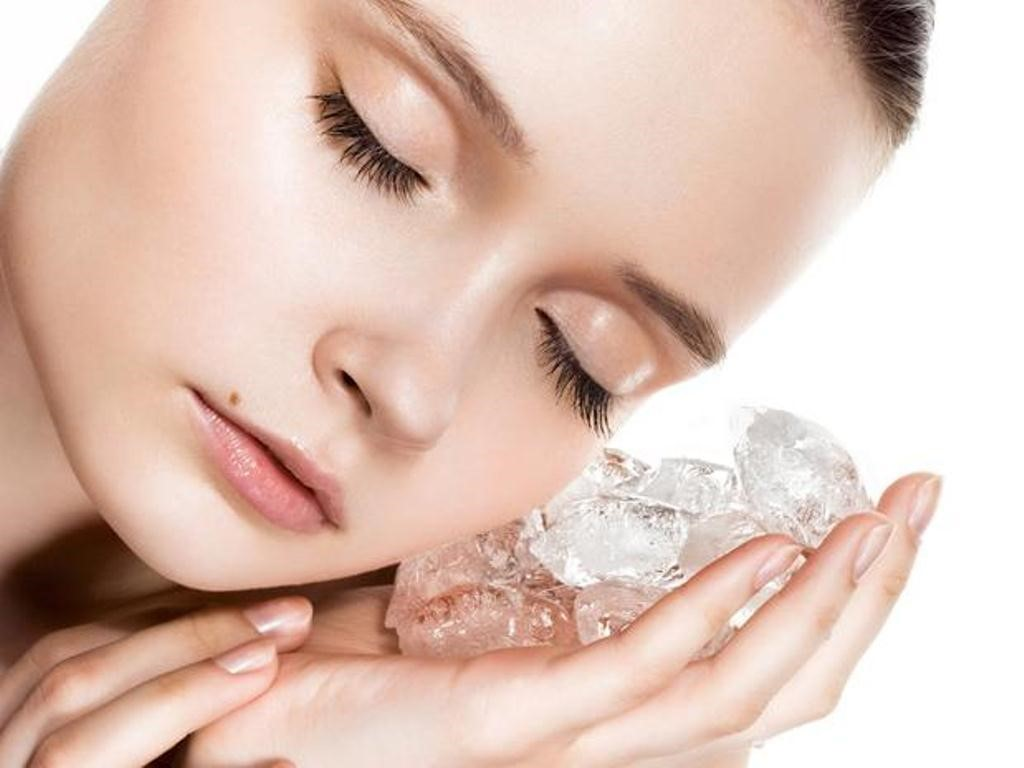 Những điều cấn tránh khi massage mặt bằng đá lạnh tại nhà