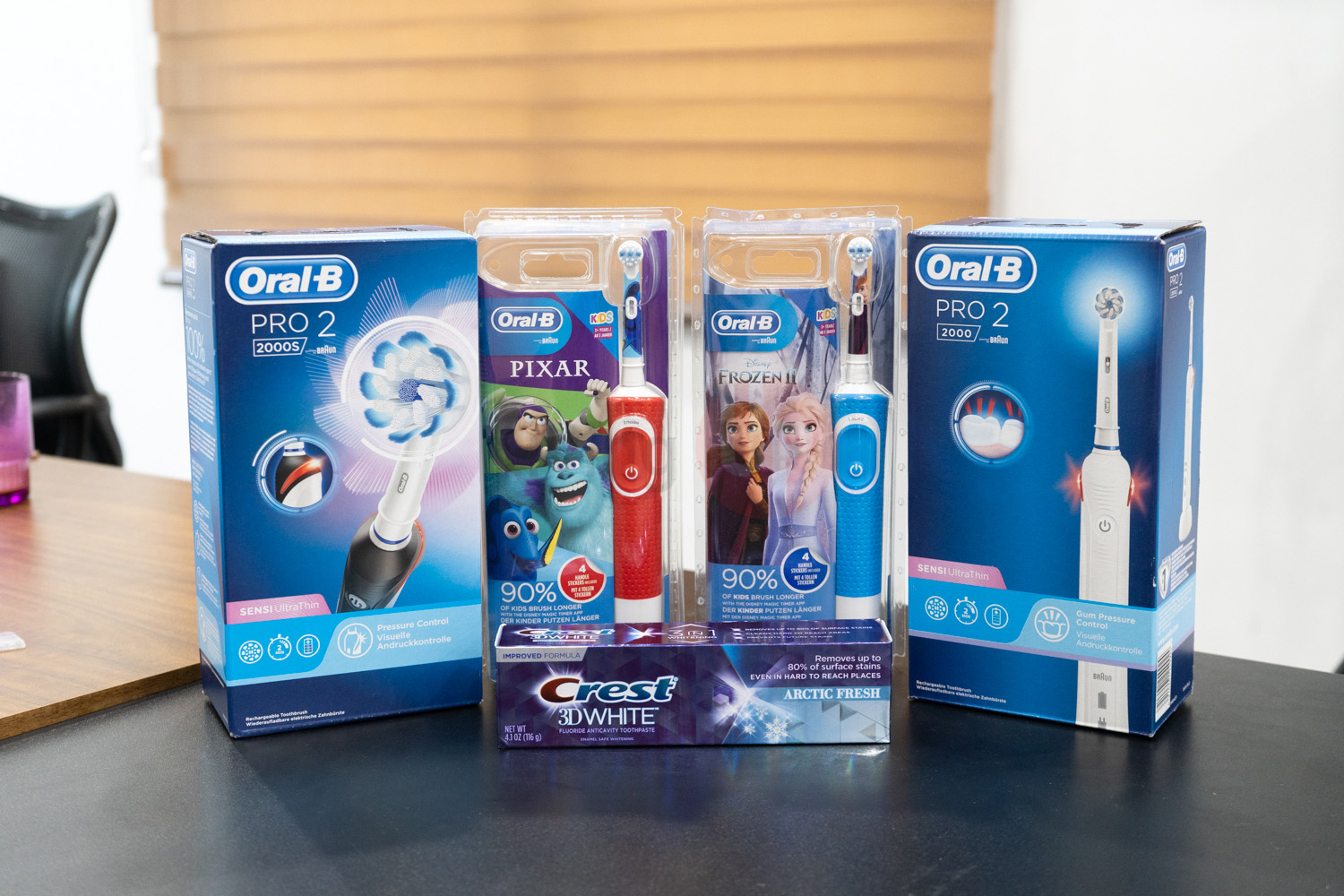 Bộ combo bàn chải điện Oral-B Pro 2 2000S Family Gift Edition - Thương hiệu: Oral-B