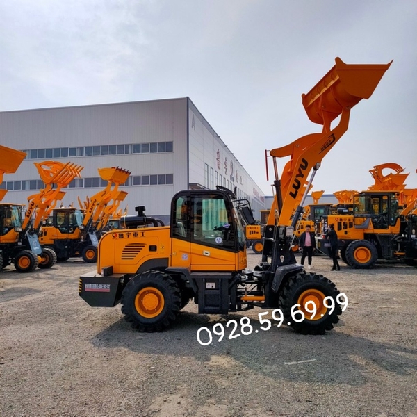 lo-dien-chien-binh-thep-moi-may-xuc-lat-chui-container-luyu-ly928c-gay-sot-thi-t