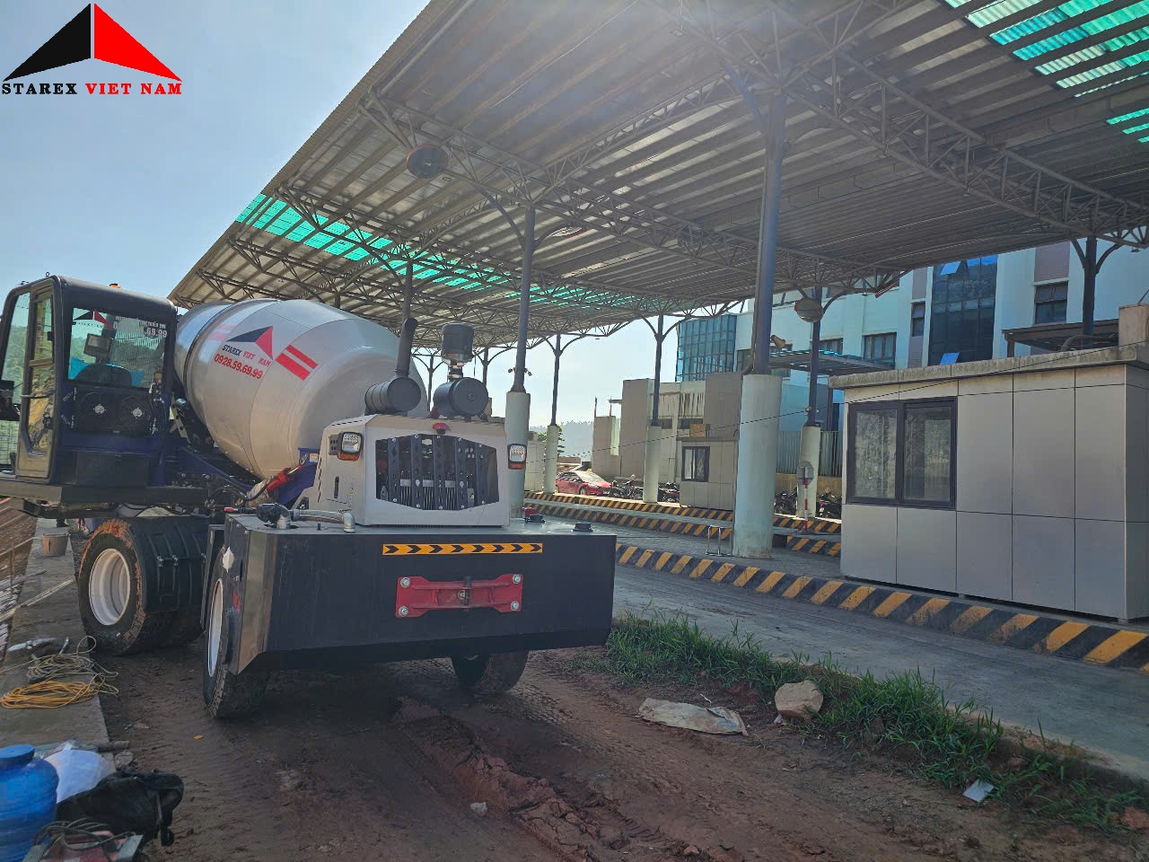 xe-tron-be-tong-tu-nap-lieu-4m3-h25-giai-phap-toan-dien-cho-cong-trinh-hien-dai