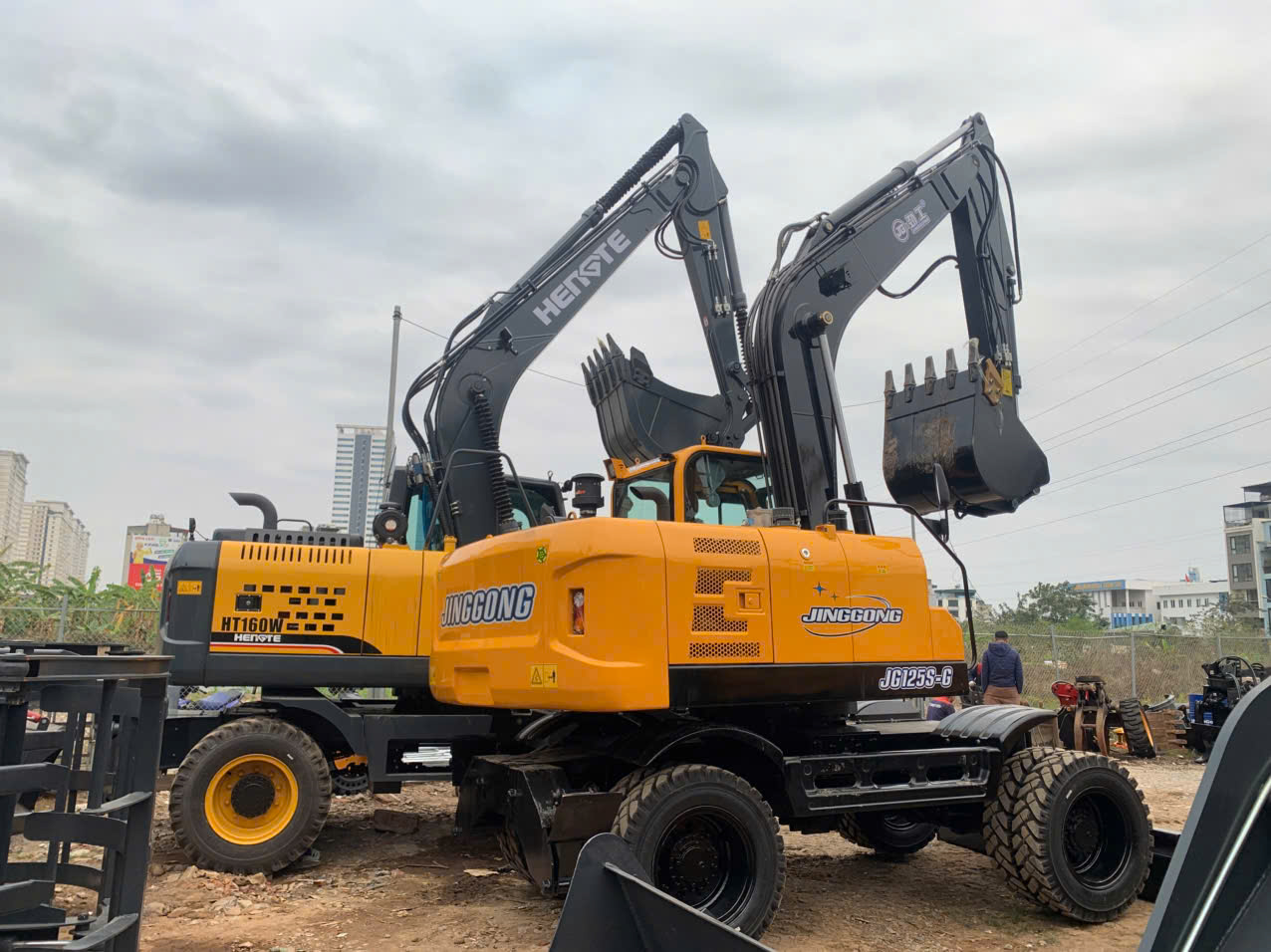 may-xuc-dao-banh-lop-jinggong-jg125s-giai-phap-manh-me-cho-cong-trinh-hien-dai