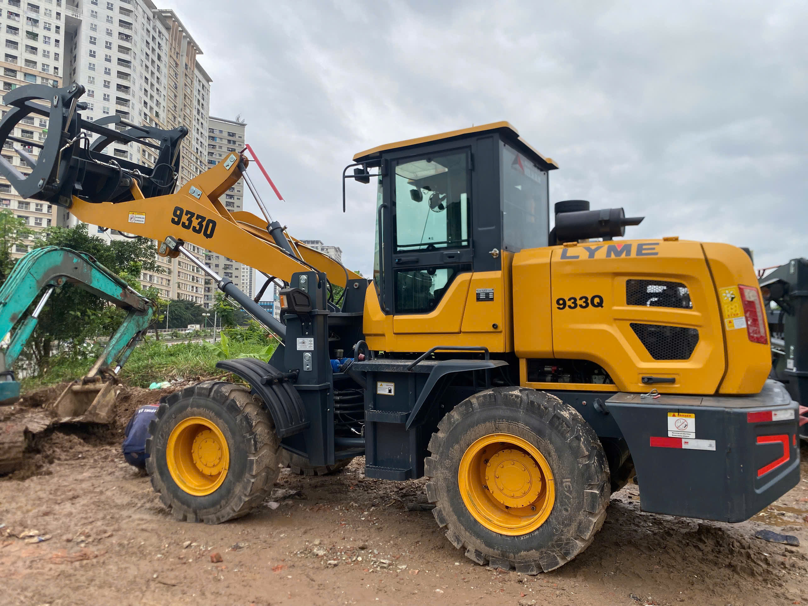 xuc-lat-laigong-933q-hieu-suat-manh-me-ben-bi-vuot-troi