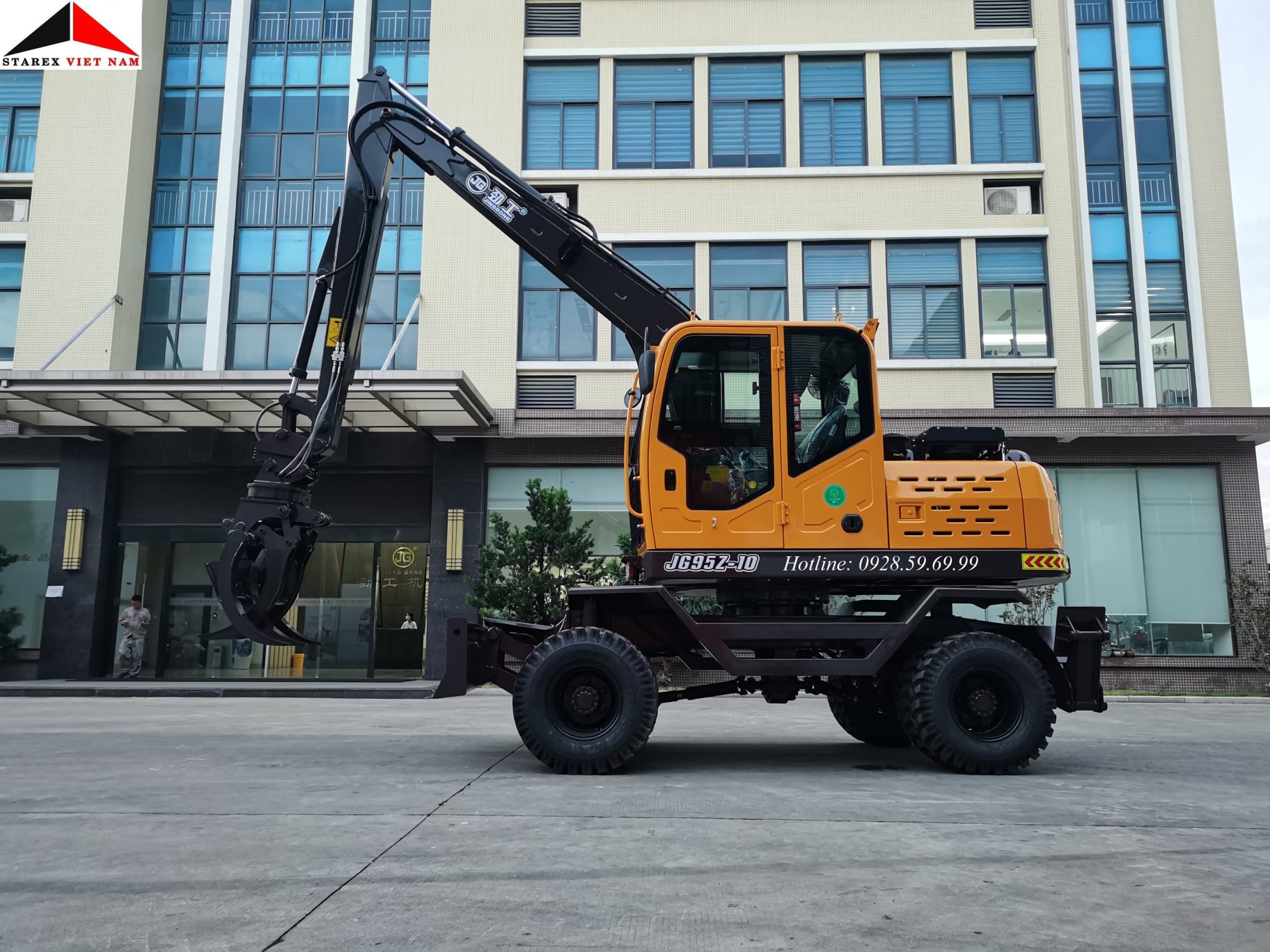 Máy xúc đào bánh lốp gắp gỗ Jinggong JG95Z-10