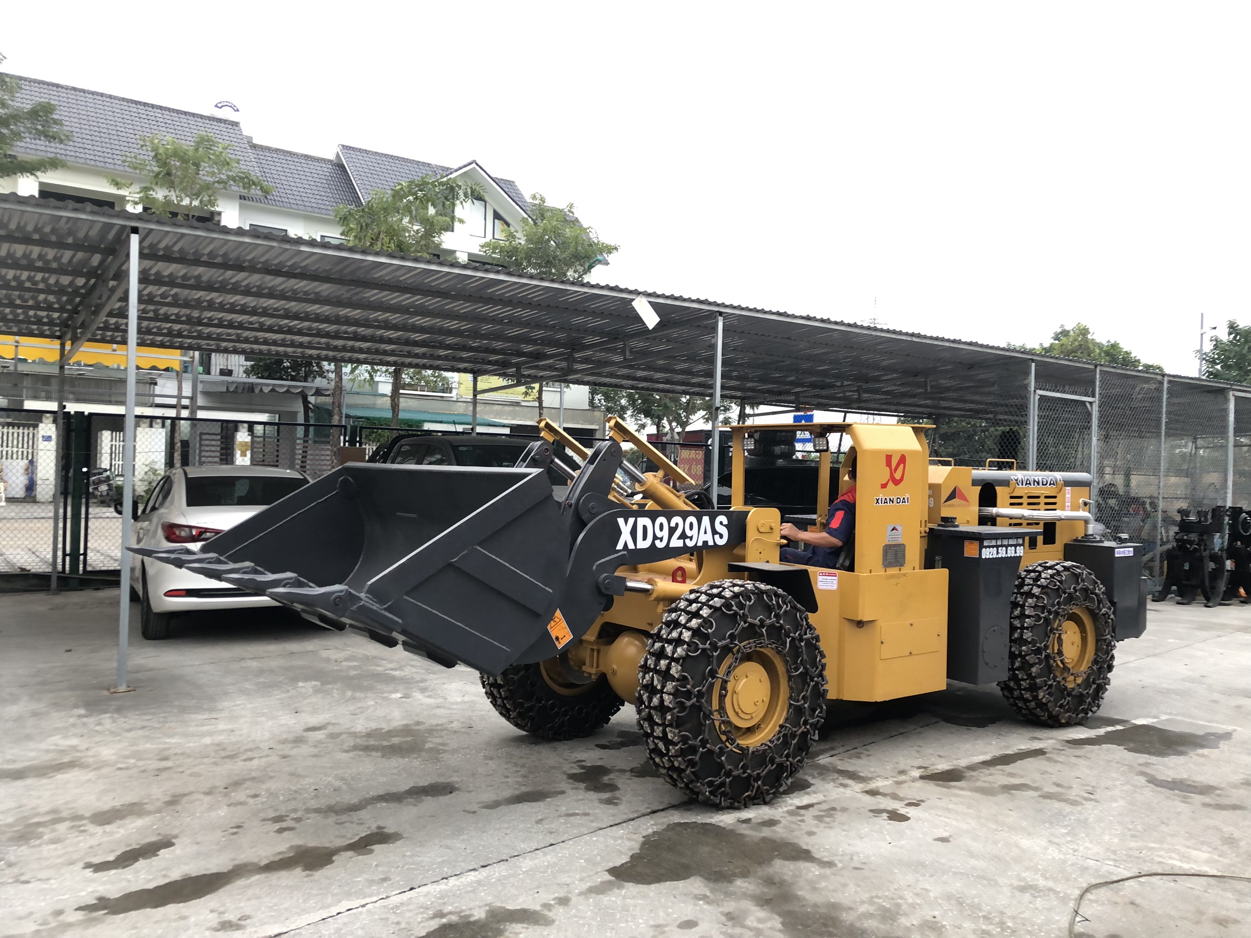 may-xuc-lat-chui-ham-ngoi-lech-xiandai-xd928s