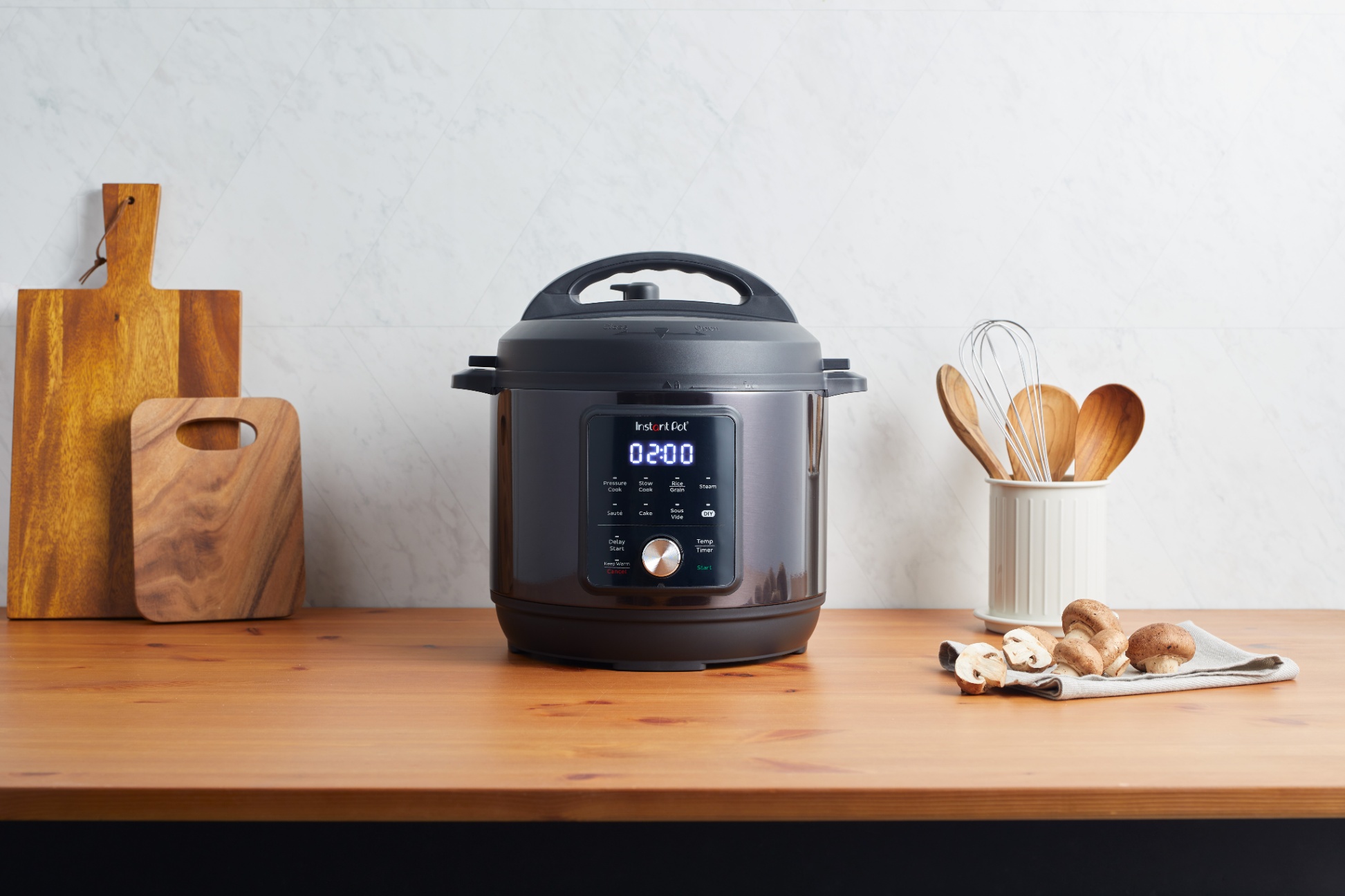 [GIẢM 30%] (HÀNG CHÍNH HÃNG) Nồi Áp Suất Instant Pot ESSENTIAL 60 - 9In1 - 5.7 Lít - Xuất xứ Thương hiệu Canada