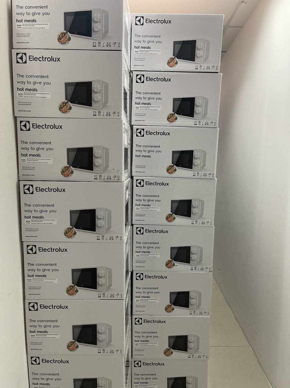 [ELECTROLUX | EMG20K38GWP] [HÀNG CHÍNH HÃNG]Lò vi sóng có nướng Electrolux EMG20K38GWP 20 lít