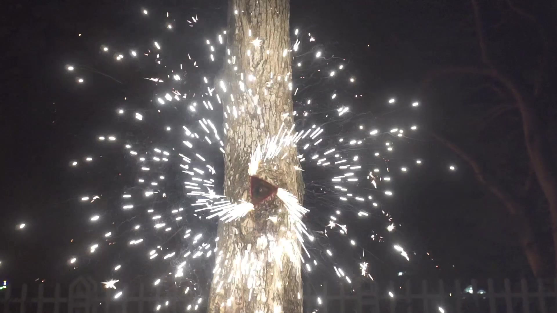 [HÀNG CHÍNH HÃNG] Pháo hoa Vòng xoay hoa lửa của Bộ Quốc Phòng vui lễ tết