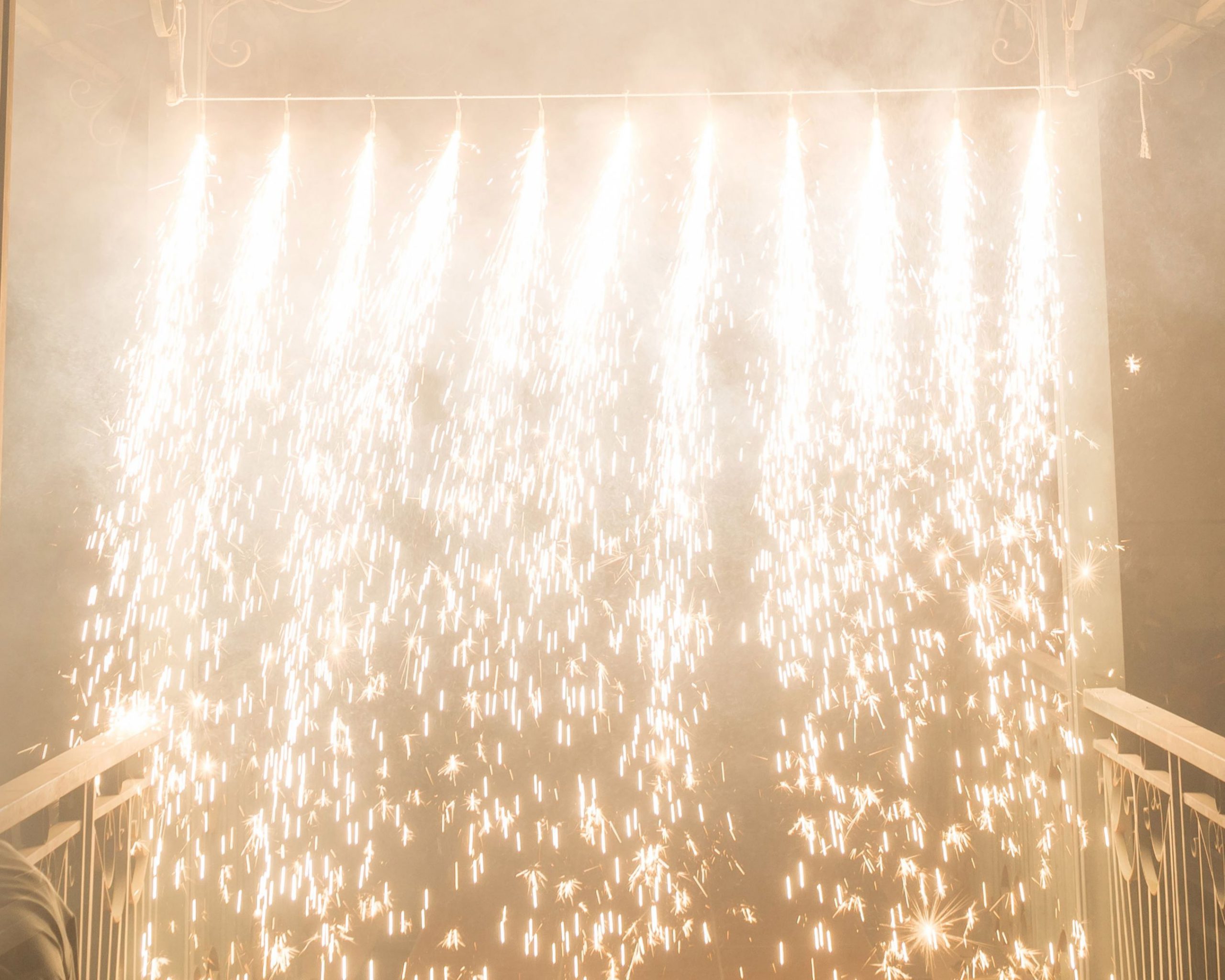 [HÀNG CHÍNH HÃNG] Pháo hoa Thác nước bạc của Bộ Quốc Phòng vui lễ tết