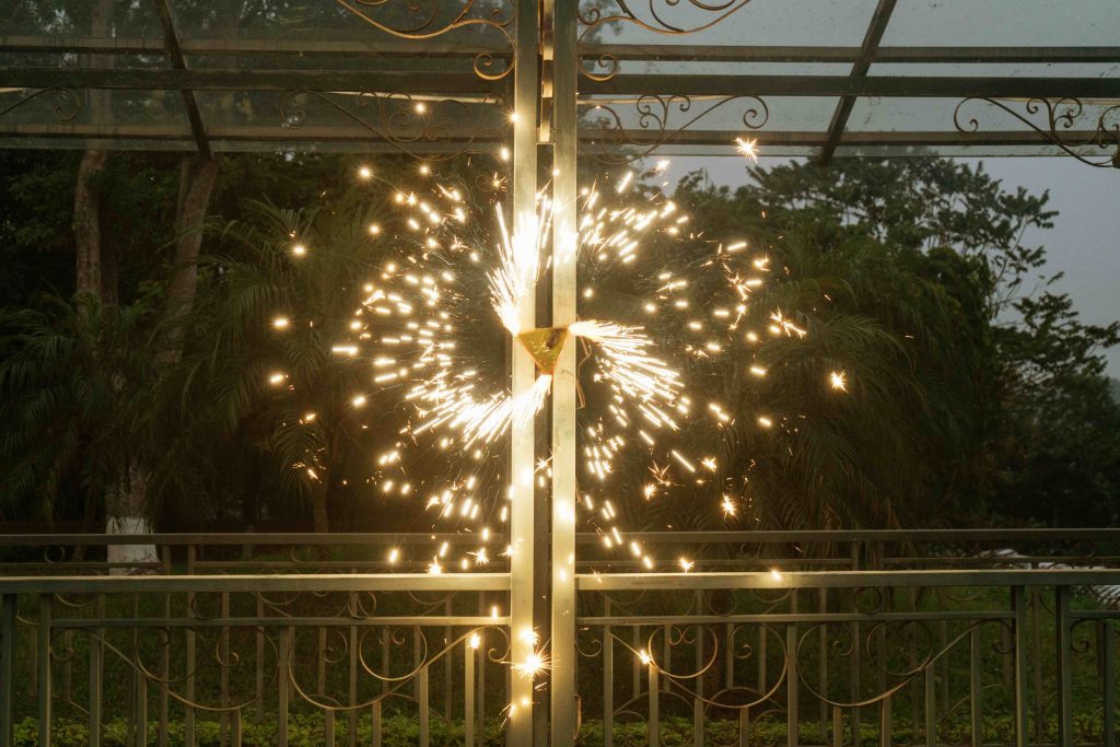 [HÀNG CHÍNH HÃNG] Pháo hoa Vòng xoay hoa lửa của Bộ Quốc Phòng vui lễ tết