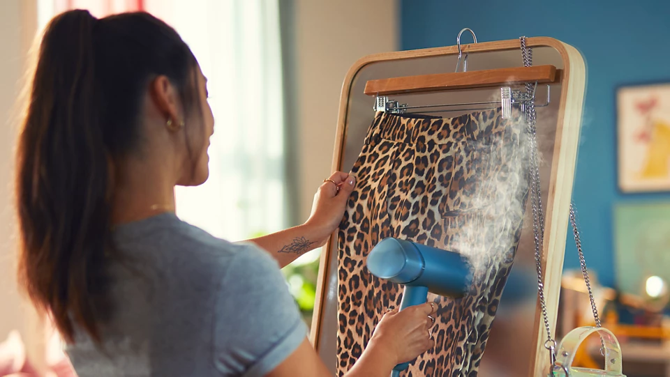 [HÀNG CHÍNH HÃNG] Bàn ủi hơi nước cầm tay Philips STH3000