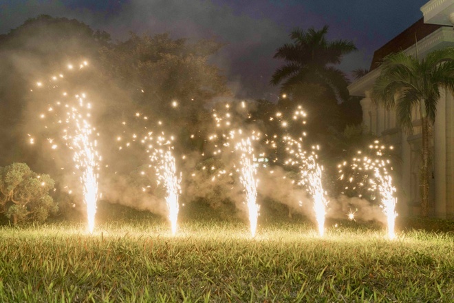 [HÀNG CHÍNH HÃNG] Pháo hoa Ống phun nước bạc cầm tay của Bộ Quốc Phòng vui lễ tết