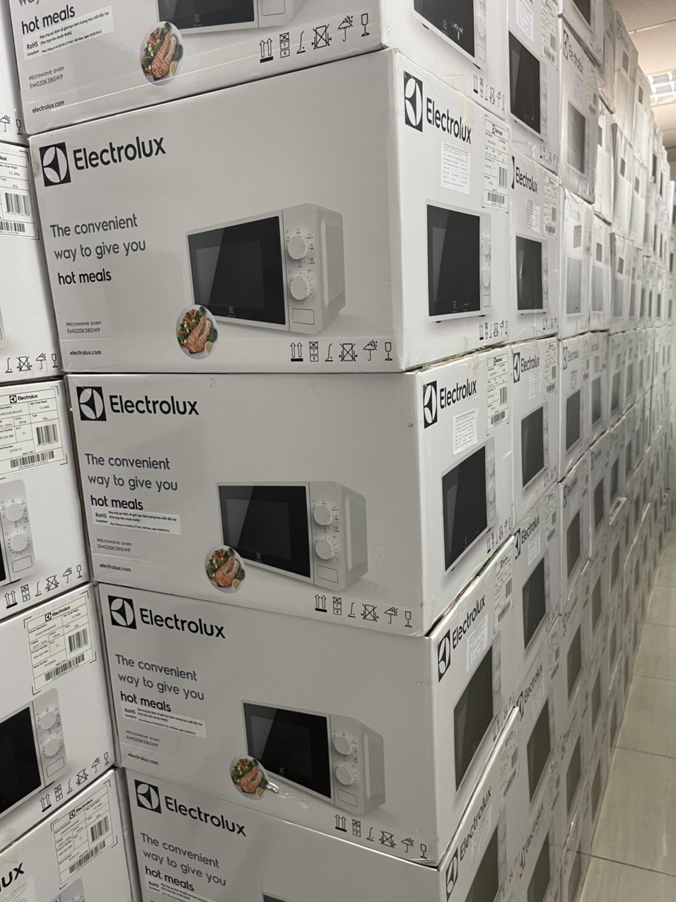 [ELECTROLUX | EMG20K38GWP] [HÀNG CHÍNH HÃNG]Lò vi sóng có nướng Electrolux EMG20K38GWP 20 lít