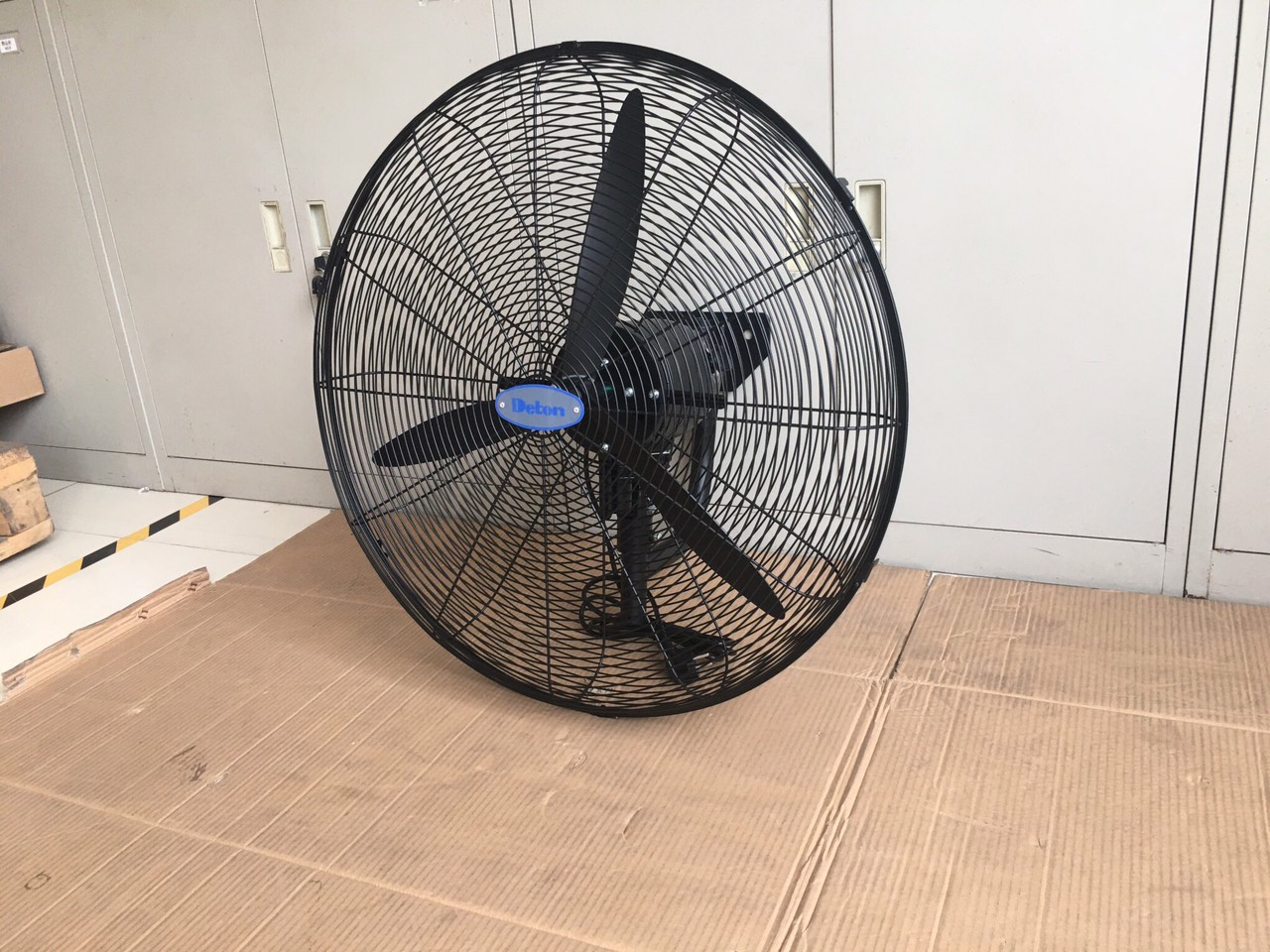 [HÀNG CHÍNH HÃNG] Quạt đứng công nghiệp Deton DHW650 / Quạt treo