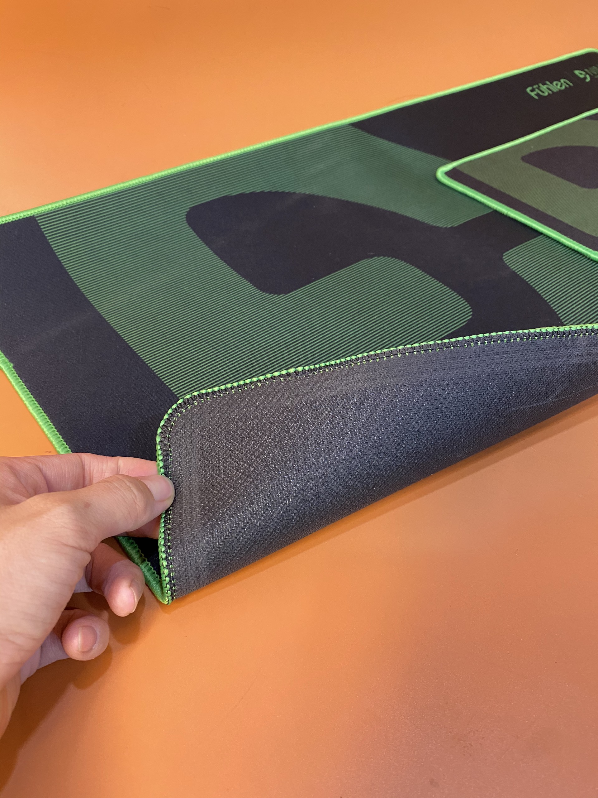 Bàn di chuột Fuhlen trơn