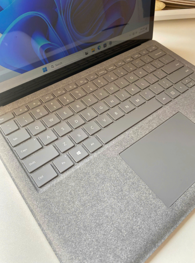 Surface Laptop 2 Core i5 8300U Ram 16Gb SSD 256Gb màn 13.5inch 2,5K cảm ứng