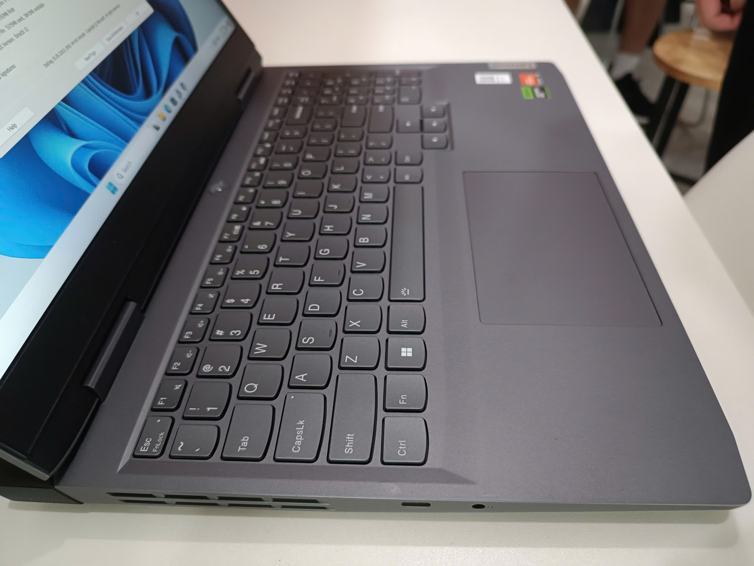 [Outlet] Lenovo LOQ 15 Ryzen 5 7640HS , Ram 8GB , SSD 512GB , Màn 15.6inch FullHD 144Hz , RTX 3050 6GB