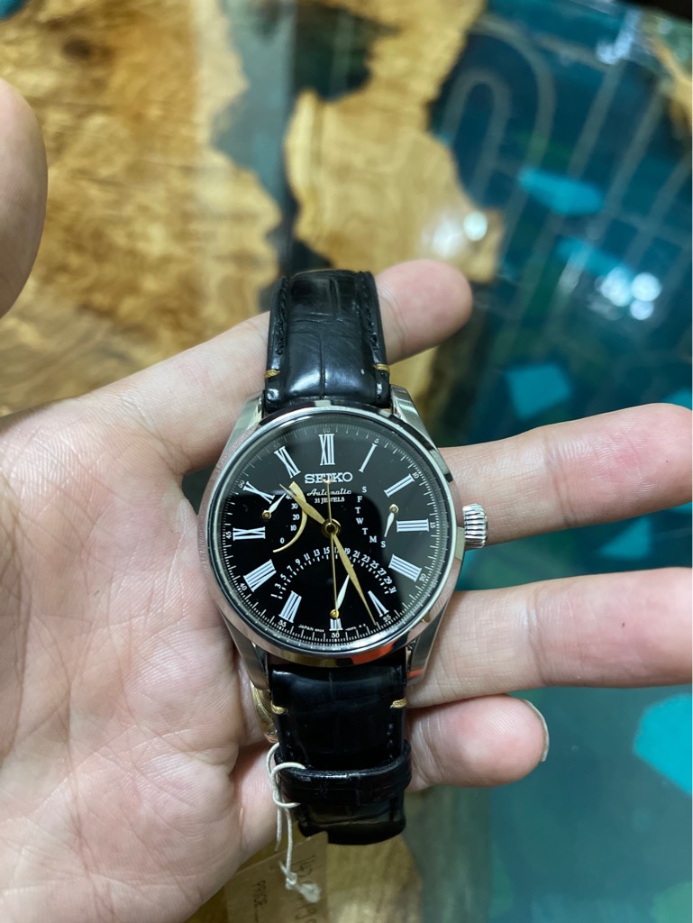 Đồng hồ Seiko Presage Urushi Retrograde Day Date SARD011