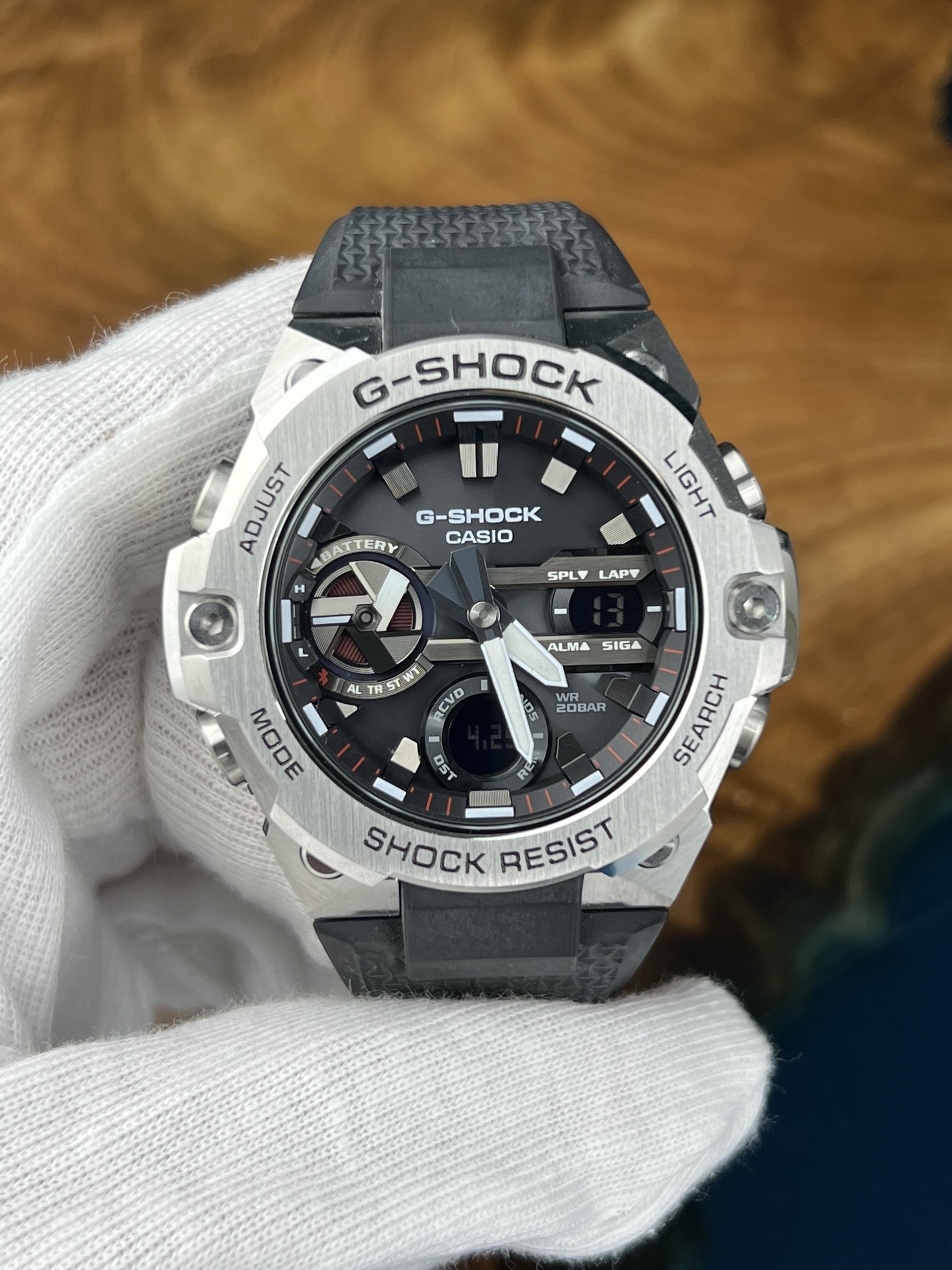 い出のひと時に、とびきりのおしゃれを！ 新品 G-SHOCK GST-B400-1AJF