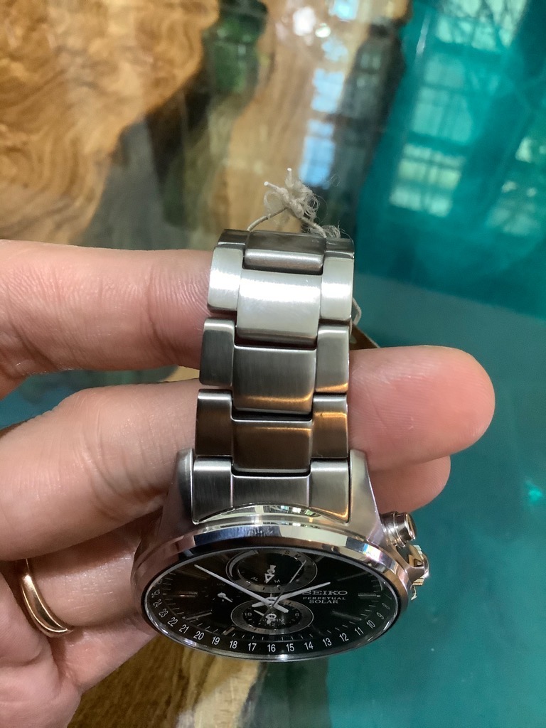 seiko perpetual solar chronograph v198