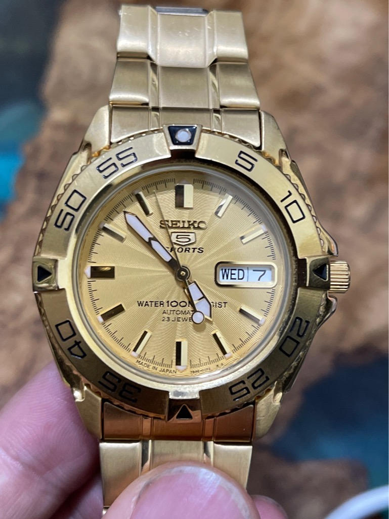 Mã 105: Đồng hồ Seiko 5 Sports - Made in Japan (Gold) - cơ Nhật nội địa