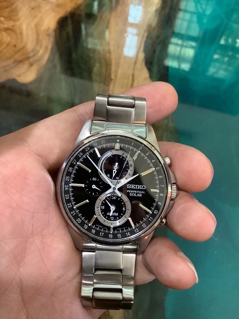 seiko perpetual solar chronograph v198