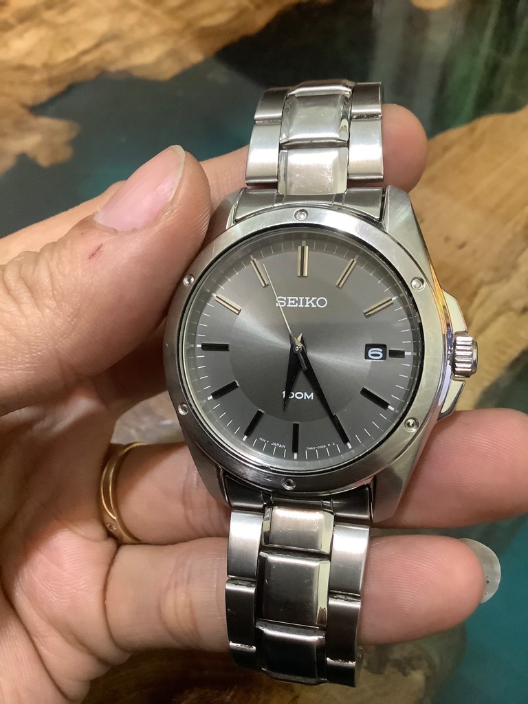 Seiko 7N42 - 0FH0 - chạy pin - Đã qua SD - Màu xám đá